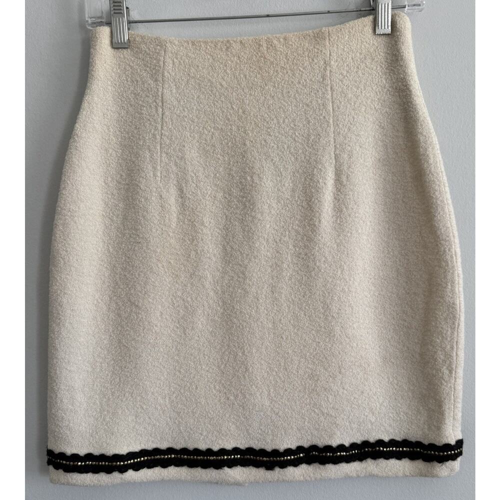 St. John Collection Ivory Bouclé Knit Skirt Black Trim Gold Stud Hem Classic S M